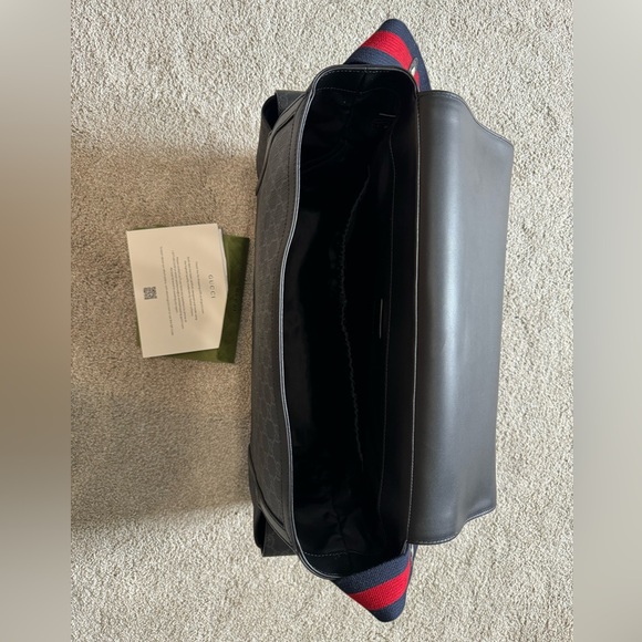 Gucci GG SUPREME MEDIUM DIAPER BAG - Picture 3 of 6